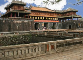 Bỏ túi 4 điểm tham quan thú vị nhất dành cho khách du lịch Huế Bỏ túi 4 điểm tham quan thú vị nhất dành cho khách du lịch Huế